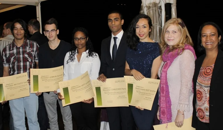Elèves de la formation du lycée Bellepierre et de l’EGC recevant un stage