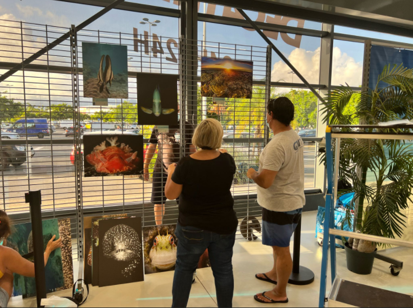 Décathlon Réunion exhibits photos taken by participants in photo competitions organized to preserve the island's lagoon.